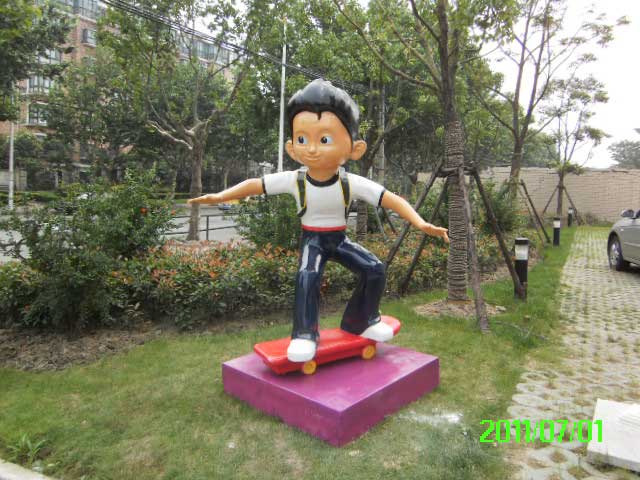 運動(dòng)男孩卡通雕塑